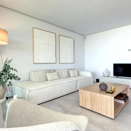 Luxurious Sea View In Apartment