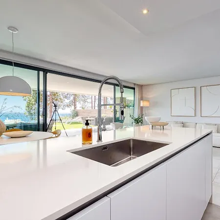 Luxurious Sea View In Apartment